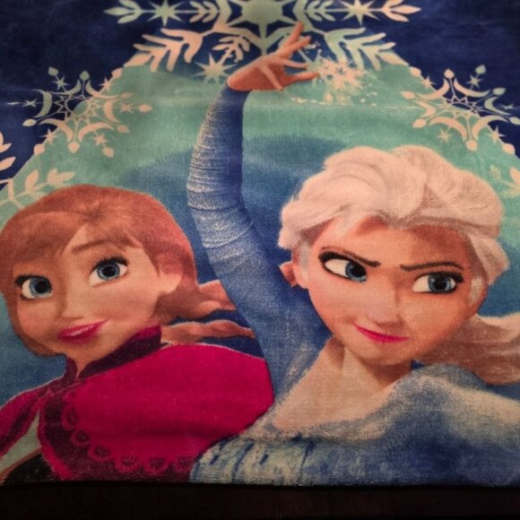 Disney Frozen Plush Fleece Blanket – Elsa, Anna & Olaf Winter Snowflake Throw | - Picture 7 of 7